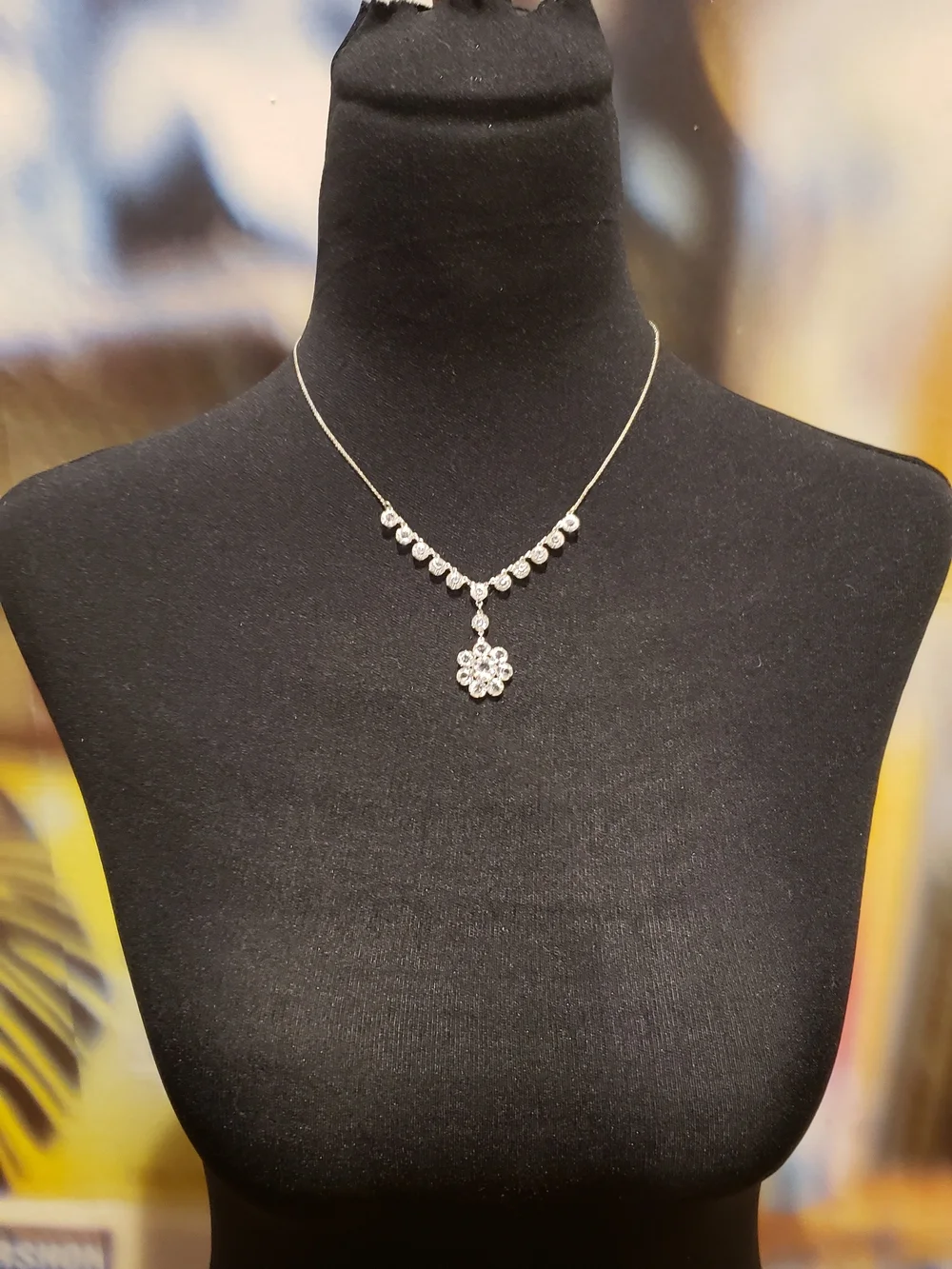 Vintage Sparkling  Floral Crystal Pendant Necklace.